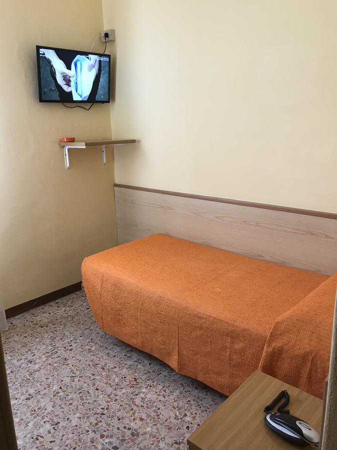 Albergo Meuble Olivi Toscolano Maderno Exterior photo
